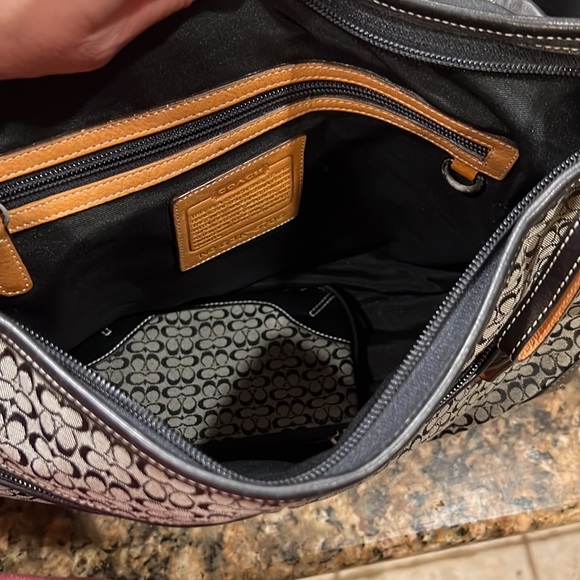 Coach bag & zippered pouch - Picture 5 of 16